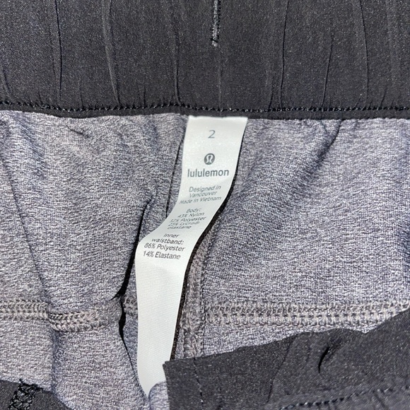 LULULEMON Capris sweatpants- grey - Picture 4 of 4